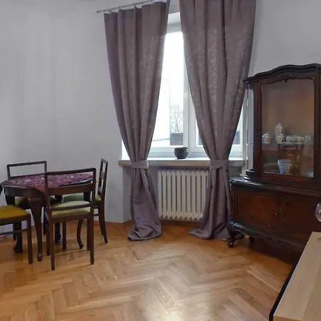 Center Apartment *