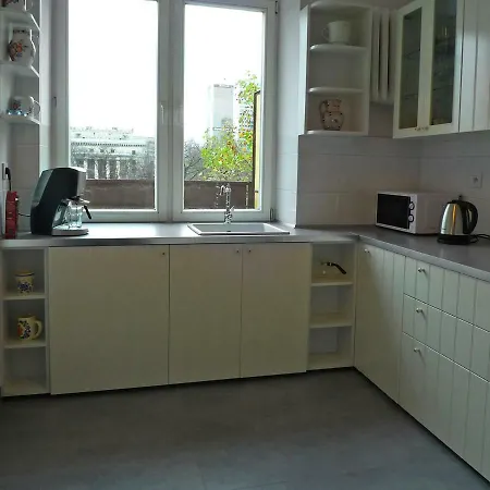 Center דירה ורשה